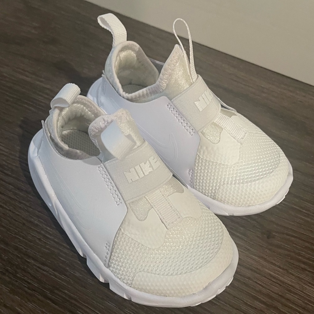 Nike toddler White Slip-On Sneakers